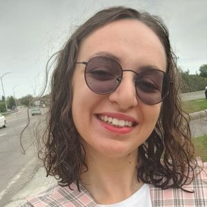 Meet your Posher, Houda